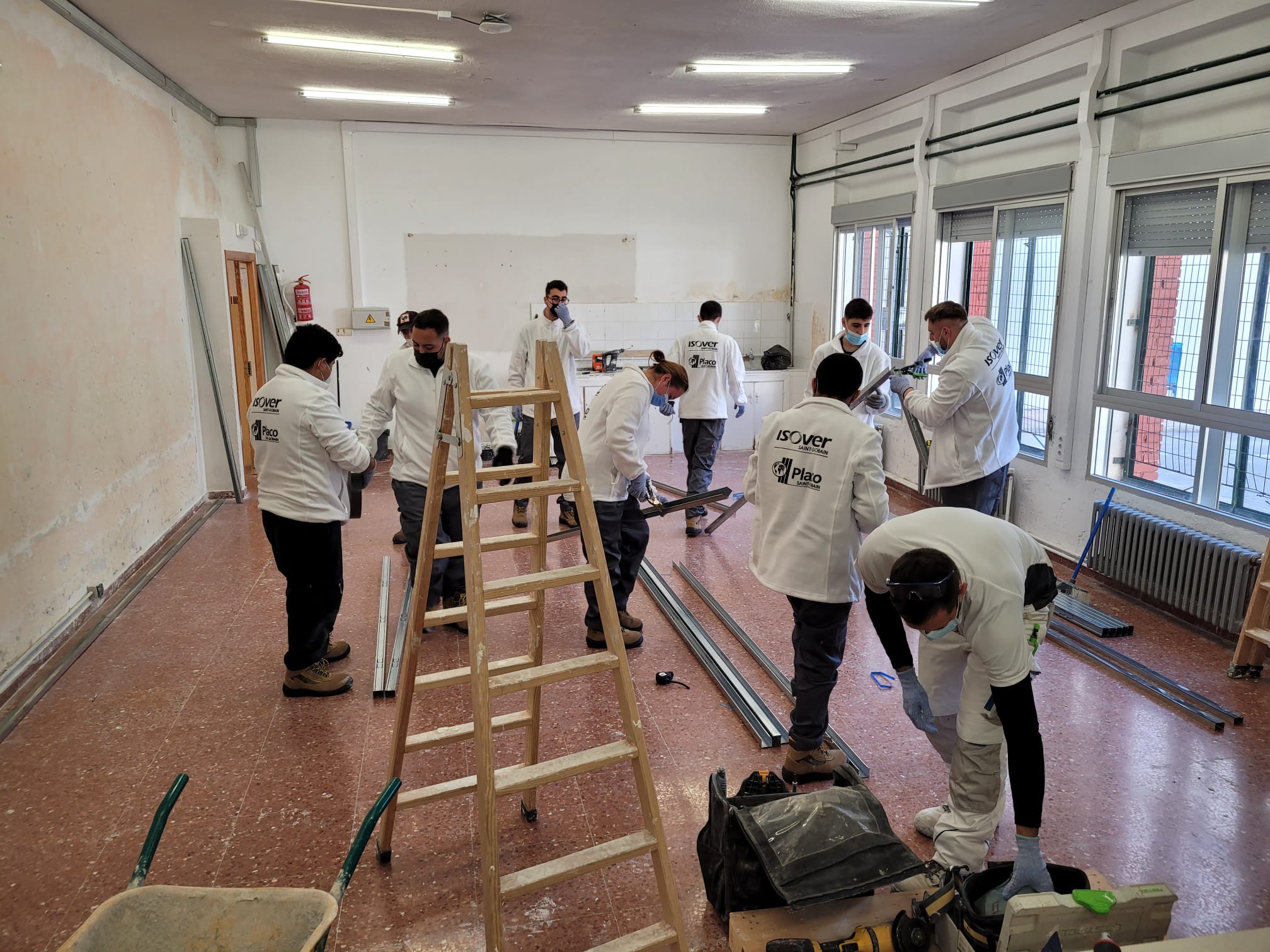 Alumanos grado medio trabajando
